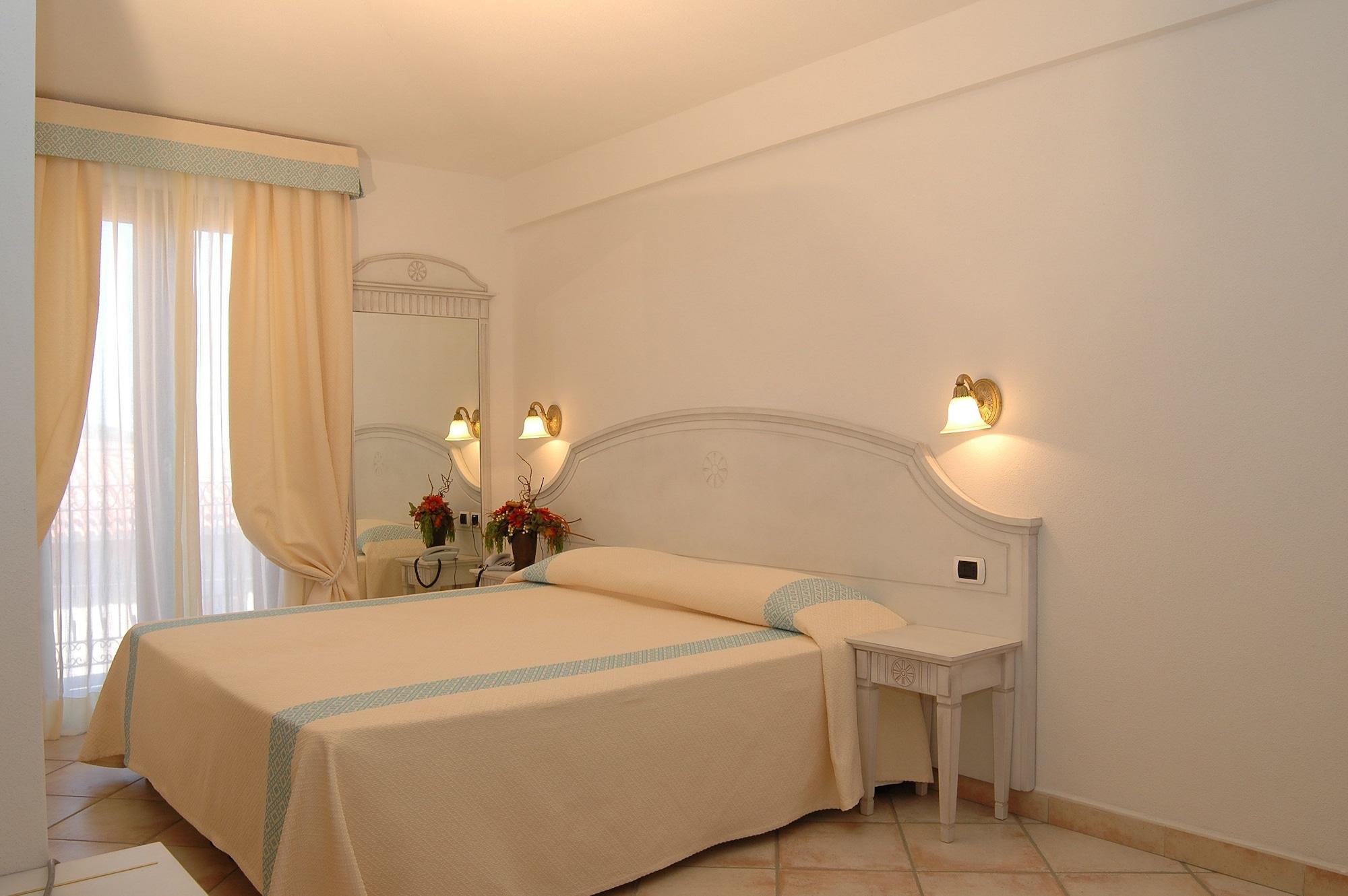 Hotel Castello Di Tavolara à Porto San Paolo  Extérieur photo