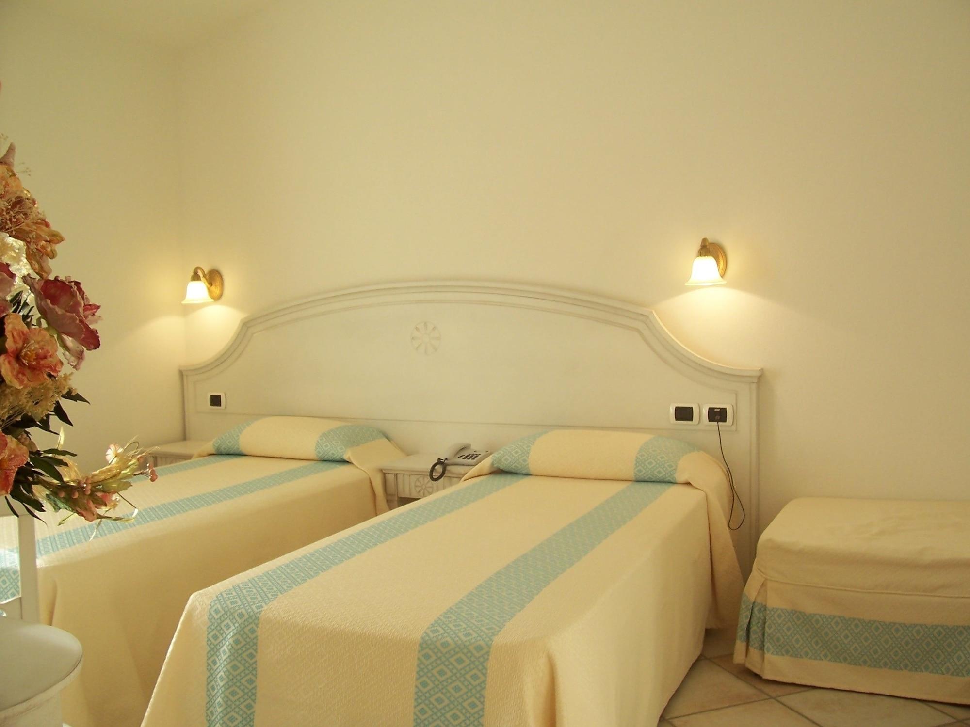 Hotel Castello Di Tavolara à Porto San Paolo  Extérieur photo